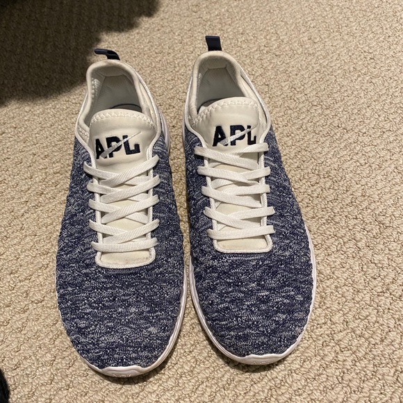 Apl - Picture 2 of 4